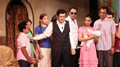 محمد صبحي ينشر الصور الأولى من مسرحيته الجديدة فارس يكشف المستور 