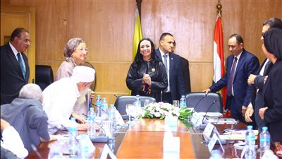 وزيرة التضامن تزور اتحاد الجمعيات والمؤسسات الأهلية: إعادة دراسة لائحة الاتحاد لزيادة موارده
