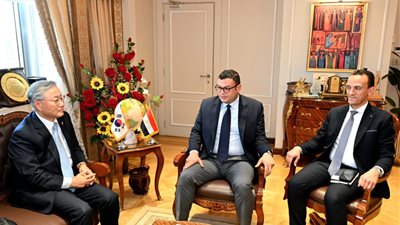 الإسكان تعرض فرص الاستثمار في قطاعاتها المختلفة على سفير كوريا الجنوبية وتدعو شركاتهم لزيارة مصر