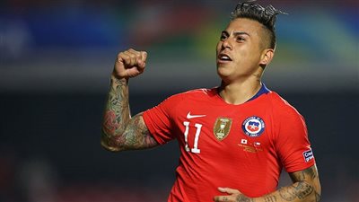 استغل إصابة الحارس.. لاعب منتخب تشيلي يثير الجدل بهدف أمام بوليفيا 