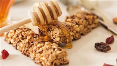 أسرع تغذية قبل المدرسة.. طريقة عمل جرانولا بالمكسرات والعسل