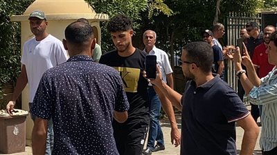 أتوبيس كامل العدد.. أحمد الشيخ ومجلس الإسماعيلي أول الحضور لجنازة إيهاب جلال