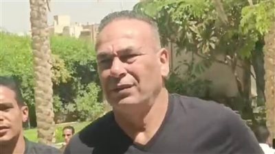 إبراهيم حسن يصل إلى مسجد حسن الشربتلي لحضور جنازة إيهاب جلال 