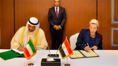 وزيرة البيئة ووزير الخارجية الكويتي يوقعان مذكرة للتعاون المشترك 