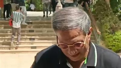 مصطفى يونس وسيد عبد الحفيظ يصلان إلى جنازة إيهاب جلال