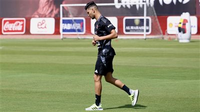 فرص لحاقه صعبة.. مصدر بـ الأهلي يكشف تطورات إصابة أشرف داري قبل لقاء العين