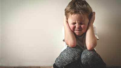 تزامنًا مع بداية العام الدراسي.. خبراء يوضحون علامات اضطراب القلق المحتمل عند الأطفال