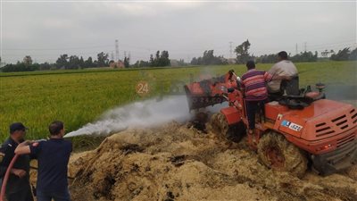 نفوق 4 رؤوس ماشية.. حريق يلتهم حظيرة ومخلفات قش أرز بكفر الزيات بالغربية| صور