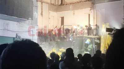 جهود مستمرة للحماية المدنية للبحث عن ضحايا عقار شكلاني بشبرا مصر| صور