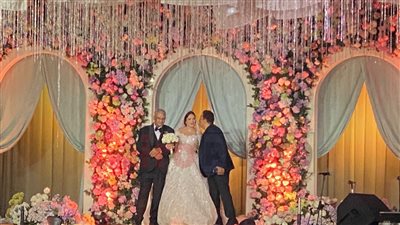 بأغنية دايمًا في بالي.. محمد فؤاد يحيي حفل زفاف ابن شقيقه بأحد الفنادق الشهيرة| صور