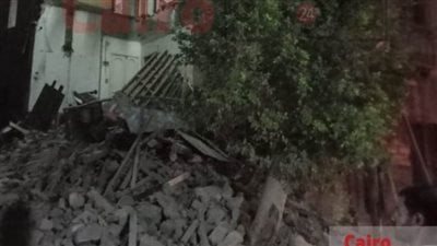 انتشال جثامين سيدتين وصغيرة من أسفل عقار شكلاني المنهار في شبرا مصر