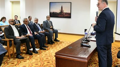 وزير البترول يدعو السفراء الجدد بمصر للتواصل مع الشركات العالمية لتشجيعهم على الاستثمار