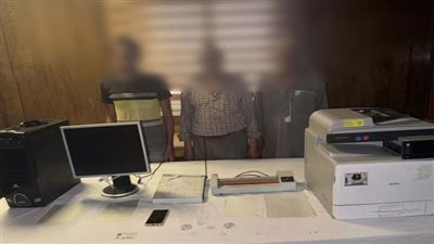 أختام حكومية مزورة.. ضبط 3 أشخاص بالقاهرة بتهمة تزوير محررات رسمية
