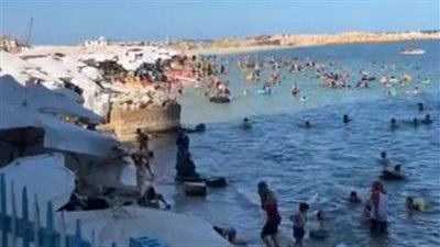 إقبال على شواطئ الإسكندرية تزامنا مع إجازة نصر أكتوبر