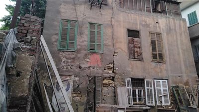 بعد عقار شبرا.. مالك منزل يستغيث: بيتي مهدد بالانهيار وفيه خطر على حياة الناس