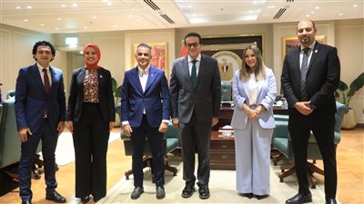 وزير الصحة يوجه بالتنسيق بين مبادرة بداية وبرامج مؤسسة شباب القادة YLF