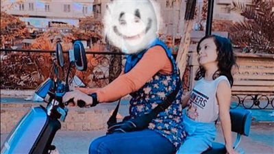 شغالة على سكوتر.. أول عاملة دليفري بالمنوفية: ستات كتير بتمر بنفس ظروفي والزمن ده محتاج للشغل