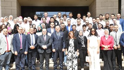 نائب رئيس هيئة المجتمعات يسلم طلبة كلية التخطيط العمراني شهادات إتمام دورتهم التدريبية