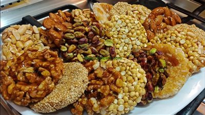 هل حلوى المولد النبوي بدعة ولا يجوز للمسلم أن يأكل منها؟