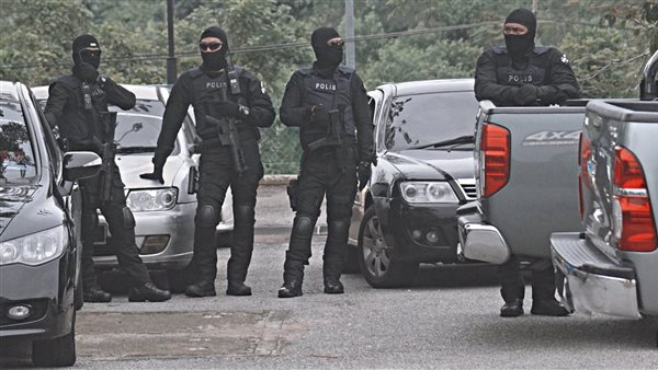 القبض على مسؤولي