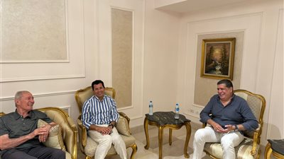 بعد جلسة وزير الرياضة ورئيس الاتحاد الدولي.. أمين صندوق اتحاد اليد يتراجع عن استقالته | صور