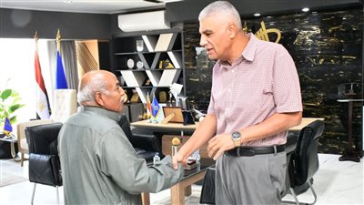 محافظ أسوان يحيل واقعة سقوط سيارة ملاكي في حفرة مشروع لمياه الشرب للنيابة العامة