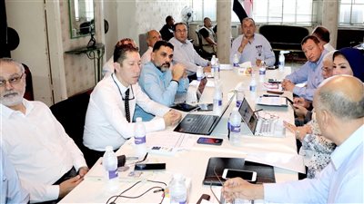 وزير قطاع الأعمال يستعرض مستجدات المشروع القومي لتطوير صناعة الغزل والنسيج