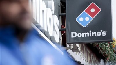 دومينوز بيتزا تحذر عملاءها: تخلصوا من الصلصة  