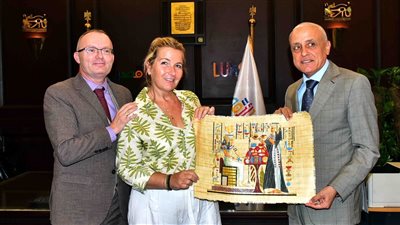 السفير التشيكي وزوجته بالأقصر: يسعدنا التعاون السياحي والثقافي.. ونطمح بتدريس اللغة التشيكية بجامعة الأقصر