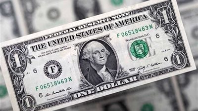 الدولار يتراجع في مصر ويستقر عالميا قبل كلمة مرتقبة لـ ترامب في دافوس