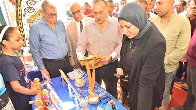 محافظ أسيوط يفتتح معرض التضامن الاجتماعي للأسر المنتجة أهلا مدارس بمجمع المصالح بحي شرق