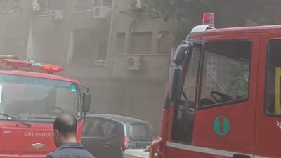 السيطرة على حريق عقار سكني بمحيط معهد القلب تسبب في حالتي اختناق بإمبابة | صور