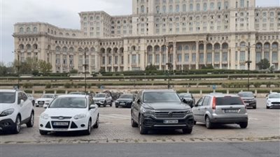 رعب وهلع بعد إشعال مجهول النيران داخل مبنى البرلمان الروماني