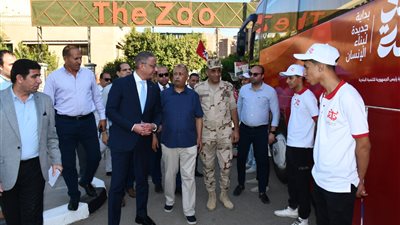 محافظ الفيوم يعطي إشارة بدء فعاليات مبادرة ابدأ بالمحافظة.. ويتفقد اصطفاف سيارات الجهات المشاركة