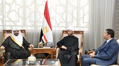 وزير الأوقاف يستقبل رئيس المعرض الدولي للسيرة النبوية بالسعودية