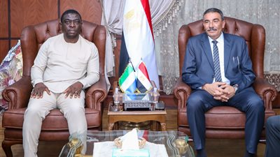 ميناء دمياط يستقبل وفدا من سيراليون لتعزيز التعاون المشترك 