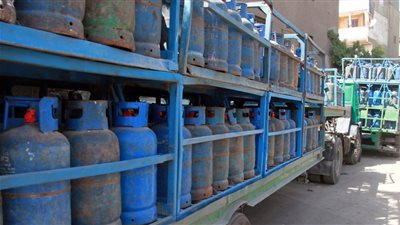 استولى على 16 مليون جنيه.. المشدد 7 سنوات والعزل من الوظيفة لموظف بتهمة الغش في أسطوانات الغاز بقنا