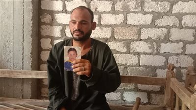 صاحب مرض| والد الطفل الذي لقى مصرعه متأثرًا بعقر كلب ضال يناشد محافظ سوهاج ونائبه بتوفير 