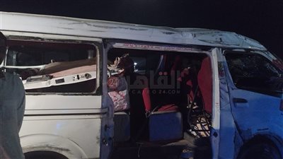 جثتان و15 مصابًا بينهم صغار.. ننشر أسماء ضحايا انقلاب ميكروباص على طريق قنا - سفاجا