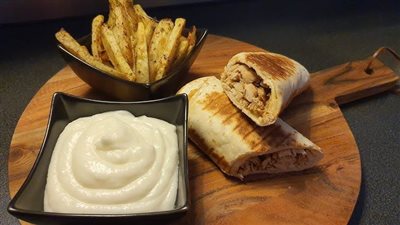 مكون أبيض سر نجاحها.. طريقة عمل ثومية الشاورما بالزبادي