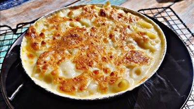 طريقة عمل طاجن مكرونة بالفراخ والموزاريلا.. باستا إيطالية بالصوص الأبيض