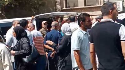 رفضوا يدفنوه بليل.. الحزن يغلب أسرة المخرج إيمان الصيرفي خلال تشييع جثمانه | بث مباشر