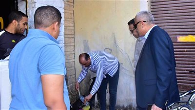 بعد شكاوى الأهالي.. محافظ الأقصر يوجه بسحب عينات مياه عشوائية بقرية منشأة العماري للتأكد من سلامتها