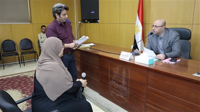 محافظ بني سويف يكلف التأمين الصحي بتحمل تكاليف علاج طفلة من ورم دموي