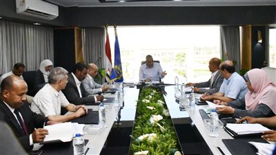 محافظ أسوان: تحقيق الجاهزية الكاملة بـ1519 مدرسة لتهيئة الأجواء أمام الطلاب