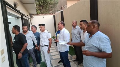 غلق وتشميع 21 محلا في حي الهرم لمراجعة التراخيص وسير إجراءات التصالح | صور