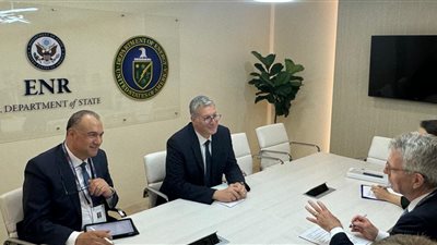 مساعد وزير الخارجية الأمريكية يستمع لحوافز الاستثمار في مصر خلال لقاء وزير البترول
