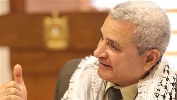 الدكتور أحمد زارع