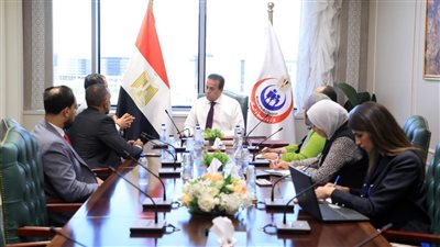 وزير الصحة يبحث تعظيم الاستثمارات في توطين صناعة الدواء