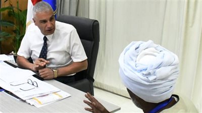 محافظ أسوان يواصل لقاءته الأسبوعية بتلبية مطالب واحتياجات 90 مواطنا